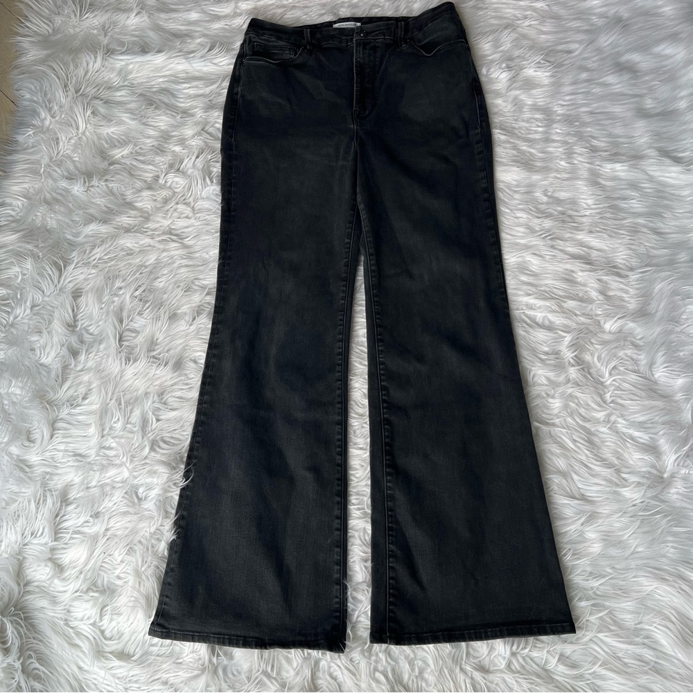 GOOD AMERICAN Good Flare High Rise Jeans Black Grey